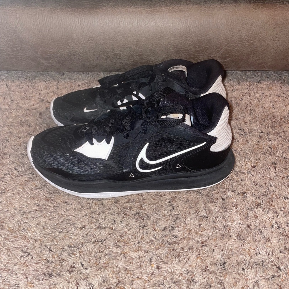 Nike Men's Kyrie Low 5 TB Men's Size 6.5  Black White